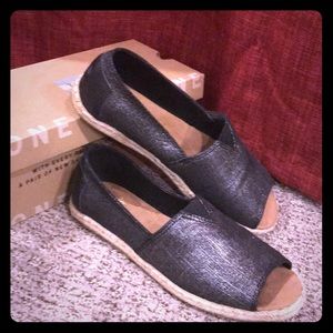 Size 7 Toms